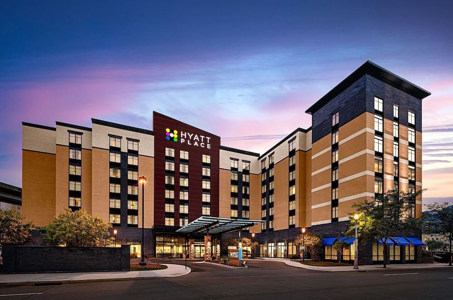 A picture of the exterior of the Hyatt Place Pittsburgh North Shore.