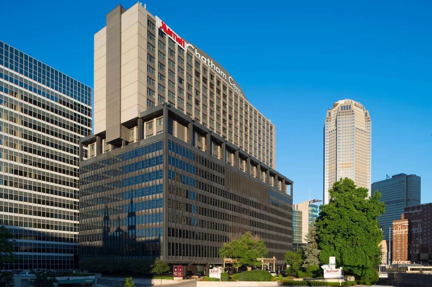 A picture of the exterior of the Pittsburgh Marriott City Center